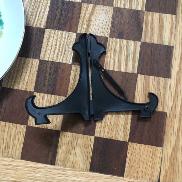 Vintage Christmas Plate  - Cute Image of child peaking around the stairs - Picture 6 of 7